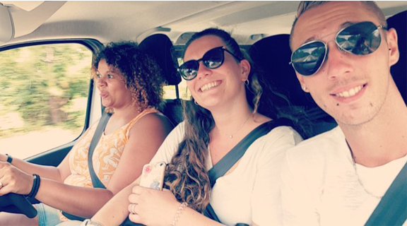 EQUIPE ENCADRANTS ESCAL EN VOITURE HEUREUX SOURIANTS