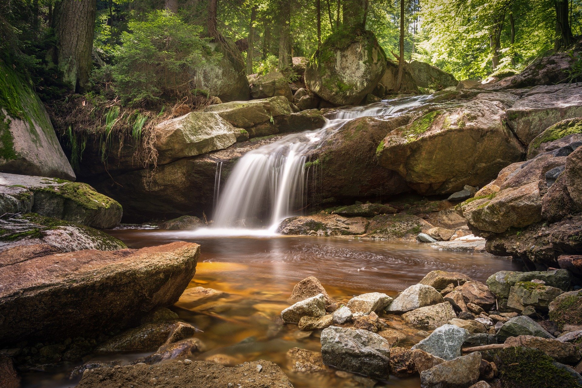 PROMENADE RIVIERE AVEC PETITE CASCADE